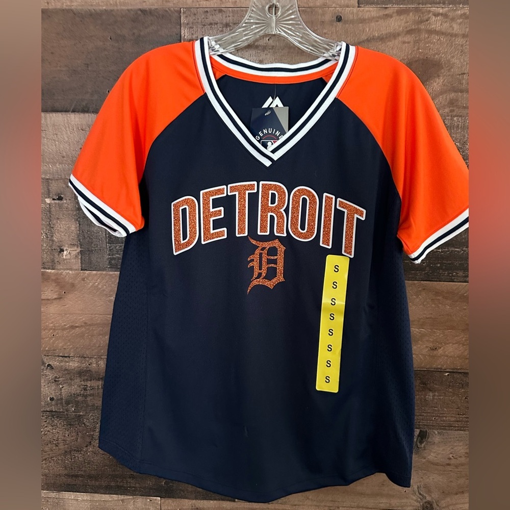 Detroit Tigers Ladies Small V-Neck shirt